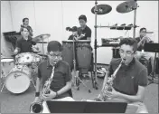  ??  ?? as the Gadsden Elementary School District Jazz Band practices recently. The band will perform today in the Binational Jazz Festival in San Luis Rio Colorado. RIGHT: Student jazz musicians in San Luis, Ariz., practice for the upcoming jazz festival...