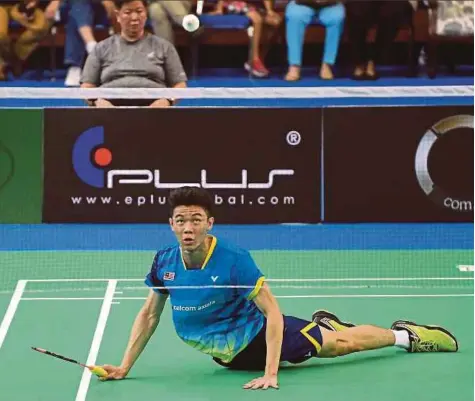  ?? [ FOTO BERNAMA ] ?? Zii Jia tewas kepada pemain China Shi Yuqi, 18-21, 9-21 pada perlawanan separuh akhir Kejohanan Badminton Berpasukan Asia 2018 di Stadium Sultan Abdul Halim, Alor Setar, malam tadi.