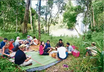  ?? — Vientiane times/ANN ?? Lovely picnic lunch by the waterfall at Champassak province in Laos.