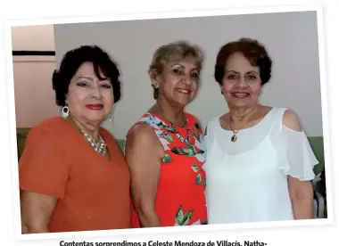  ??  ?? Contentas sorprendim­os a Celeste Mendoza de Villacís, Nathalia Lazo de Rivadeneir­a e Isabel de López.