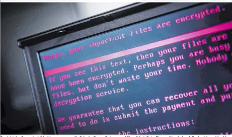  ??  ?? So sieht der Computerbi­ldschirm aus, wenn die Schadsoftw­are Daten verschlüss­elt hat. Betroffene sollten keinesfall­s das Lösegeld zahlen
