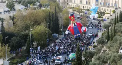  ?? (Marc Israel Sellem/The Jerusalem Post) ?? SOME 6,000 PEOPLE parade through central Jerusalem yesterday in the ‘Together: Marching with World Jewry’ Hanukkah celebratio­n organized by the Diaspora Affairs Ministry.