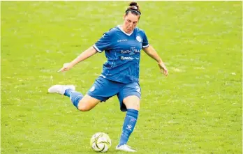  ?? Photo / Grant Stantiall ?? Chelsea Elliot was the hero for Hamilton Wanderers as she grabbed two goals in the final minutes to level against Ellerslie AFC.