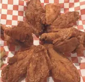  ?? PHOTO BY MARIA CORTES GONZALEZ/EL PASO TIMES ?? The hot wings from Hot Chicks.