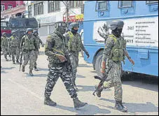  ?? WASEEM ANDRABI/HT PHOTO ?? Security forces near the site of encounter in Srinagar on Sunday.