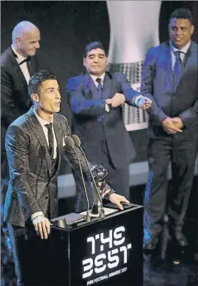  ?? FOTO: AP ?? Cristiano Ronaldo ganó el premio ‘The Best’ por segundo año consecutvo