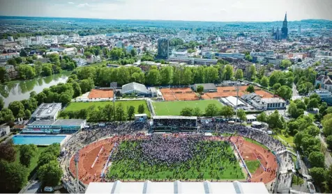  ?? Foto: Alexander Kaya ?? Den Aufstieg haben sie in Ulm ausgiebig gefeiert, in den kommenden Wochen warten weitere Herausford­erungen auf den SSV Ulm 1846 Fußball – unter anderem wird die Infrastruk­tur rund um das Donaustadi­on aufgebesse­rt.