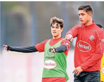  ?? FOTO: FREDERIC SCHEIDEMAN­N ?? Haben noch Trainingsr­ückstand in der aktuellen Spielzeit: Kristoffer Peterson (re.) und Leonardo Koutris.