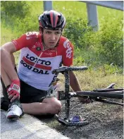  ??  ?? Sky's mountain domestique Elissonde is among those still without a 2019 dealShaw's season ends without a contract and with a broken collarbone at Il Lombardia