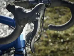  ??  ?? ABOVE Campagnolo levers offer good progressio­n through power