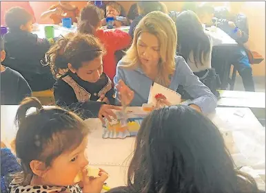  ?? FOTOS: INSTAGRAM ?? DIBUJOS. En Esperanza Kilmes, el comedor al que asistió Fabiola para compartir un actividad infantil.