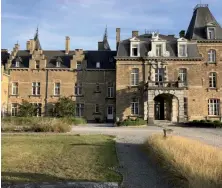  ??  ?? L’hotel Château de la Poste, a 4 km dal villaggio di Crupet e a soli 20 minuti da Namur, è ospitato all’interno di un imponente castello dell’Ottocento