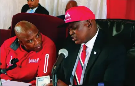  ?? ?? Balopi ( L) chatting to President Masisi during happier times.
