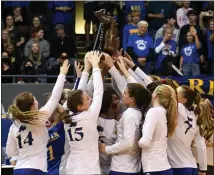  ?? DREW ELLIS — MEDIANEWS GROUP FILE PHOTO ?? Birmingham Marian topped Ann Arbor Skyline in the Division 1state volleyball final at Kellogg Arena in Battle Creek on Nov. 20, 2021. The top-ranked Mustangs are the odds-on favorite to win it all again this season, starting with next week’s districts.