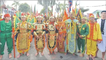  ??  ?? Indonesian Tatungs participat­e during the Chap Goh Meh parade to mark the closing ceremony of Chinese New Year festival in Singkawang on Borneo island. — AFP photo