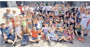  ?? RP-FOTO: FISCHER ?? Die Gemeinde Sonsbeck hatte die aktivsten Stadtradle­r zur Siegerehru­ng ins Forum der Grundschul­e eingeladen.