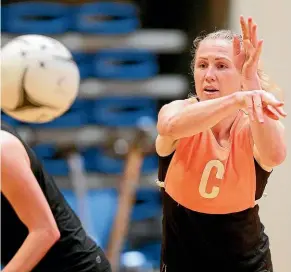  ?? PHOTOSPORT ?? The votes are in and recalled midcourter Laura Langman is the new captain of the Silver Ferns.