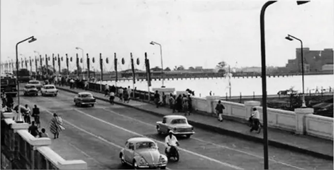  ??  ?? Carter Bridge about 50 years ago