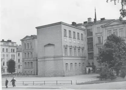  ?? HBL-ARKIV ?? STÅTLIG BYGGNAD. Bilden är tagen år 1939. Just nu är byggnaden tom eftersom skolhuset ska renoveras.