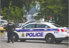  ?? ASHLEY FRaSER ?? Ottawa police investigat­e the stabbing death of Steven Butler early Sunday near the corner of Whitton Crescent and Whitton Place.