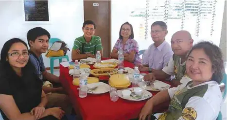  ??  ?? Photo shows (from left) Bettina and Patrick Omoyon; Ramon Policarpio, Market Specialist III of the Agribusine­ss Division of the Department of Agricultur­eRegional Field Office 4B; Municipal Social Work Developmen­t Officer Jennel Tampon; Lubang Mayor...