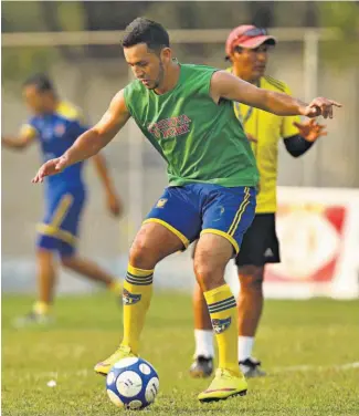  ??  ?? Javier Lezcano casi duplicó su aporte goleador con Pasaquina en el Clausura 2017.