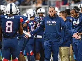  ?? BRAD HORRIGAN / HARTFORD COURANT ?? Connecticu­t head coach Randy Edsall asks Huskies wide receiver Aaron McLean about a play during a game against South Florida last season. Edsall says he knows he can make UConn a winner once again.