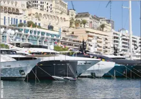  ??  ?? La maintenanc­e des yachts est un secteur d’activité lucratif mais menacé par un décret surprise qui augmente les charges des employeurs...