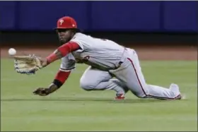  ?? THE ASSOCIATED PRESS ?? Philadelph­ia Phillies center fielder Odubel Herrera catches a ball hit by the New York Mets’ Curtis Granderson for the final out. The Phillies won 6-4.