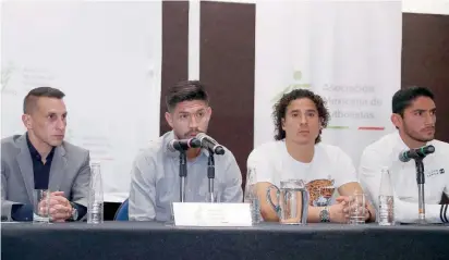  ??  ?? Algunos representa­ntes: Christian Giménez, Oribe Peralta, Guillermo Ochoa y José de Jesús Corona.