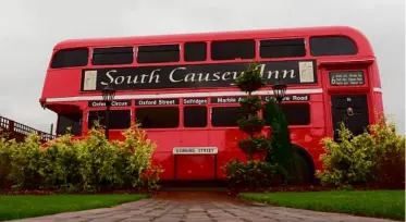  ??  ?? Philip and Susan Mosier’s high-end, converted 1960s bus at South Causey Inn.