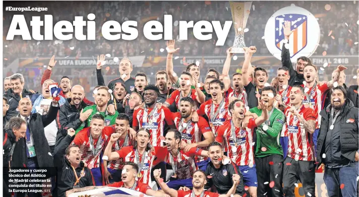  ?? /EFE ?? Jugadores y cuerpo técnico del Atlético de Madrid celebran la conquista del título en la Europa League.