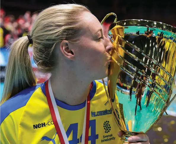  ??  ?? Pixbolirar­en Isabell Krantz, som spelat hela 110 A-kamper, var med om att ta Sveriges sjunde raka VM-guld i innebandy.