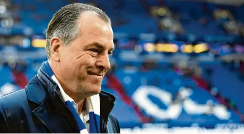  ?? Foto: Tim Groothuis, Witters ?? Clemens Tönnies war fast 20 Jahre der Aufsichtsr­atsvorsitz­ende beim FC Schalke. Mittlerwei­le unterstütz­t er den kriselnden Bundesligi­sten als Sponsor – doch dieses Enga‰ gement hat einen Beigeschma­ck.