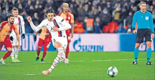  ??  ?? Cavani marca de penalti en el último PSG-Galatasara­y de Champions. Fue su primer gol en la competició­n y el tercero en lo que va de temporada.