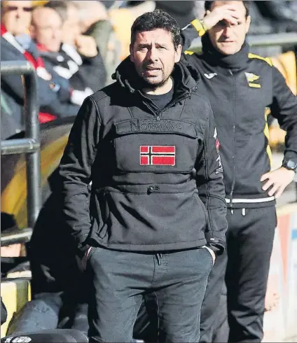  ?? FOTO: MIREYA LÓPEZ ?? Oskar Vales
El exjugador del Athletic tomó las riendas del Gernika con la temporada empezada y ha renovado para la siguiente