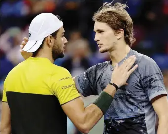  ?? GETTY IMAGES ?? Scambio di compliment­i a fine partita tra Matteo Berrettini, 23 anni, Zverev (22)