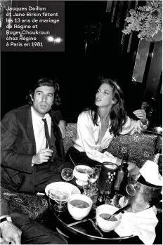  ??  ?? Jacques Doillon et Jane Birkin fêtent les 13 ans de mariage de Régine et Roger Choukroun chez Régine à Paris en 1981