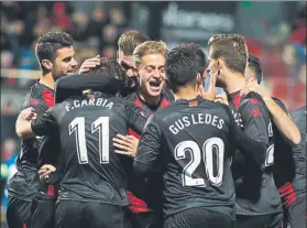  ?? FOTO: V. LLURBA ?? Los jugadores del Reus, celebrando uno de los tres goles logrados ante el Lorca