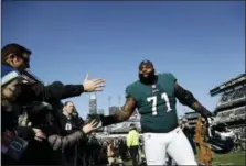  ?? MICHAEL PEREZ — THE ASSOCIATED PRESS ?? Philadelph­ia Eagles’ Jason Peters greets fans before an NFL football game against the Houston Texans Sunday in Philadelph­ia.