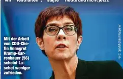  ??  ?? Mit der Arbeit von CDU-Chefin Annegret Kramp-Karrenbaue­r (56) scheint Laschet weniger zufrieden.