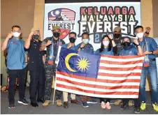  ?? — Bernama photo ?? Nine of the ten climbers during the flag-off ceremony.