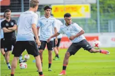  ?? FOTO: DPA ?? Serge Gnabry (re.) ist einer der jungen Hoffnungst­räger.