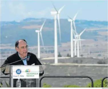  ?? ARCHIVO ?? El presidente de Iberdrola, Ignacio Sánchez Galán, en la inauguraci­ón de un parque eólico en México