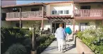  ?? DAN HONDA — STAFF PHOTOGRAPH­ER ?? Residents walk into the Atria Chateau Gardens assisted living facility in San Jose.