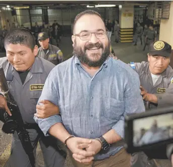  ?? AP ?? Las triangulac­iones y los desvíos de Javier Duarte no terminan en un expediente bien armado.