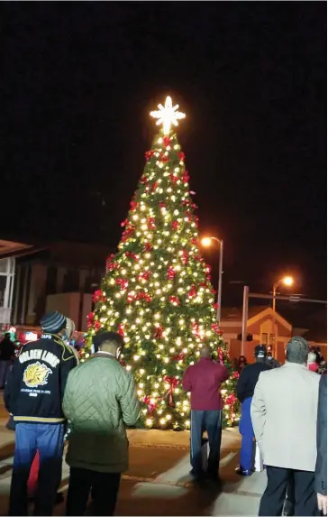  ?? (Special to The Commercial) ?? People watch during last year’s Christmas Tree Lighting Ceremony. This year’s event will be held at the 601 Main Street Plaza at 6 p.m. Sunday.