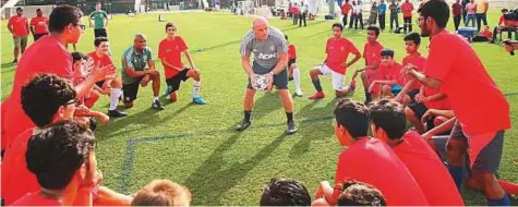  ?? Courtesy: Organiser ?? ■ Former United defender Quinton Fortune at the Manchester United Soccer Schools initiative with Emirates NBD in Dubai.