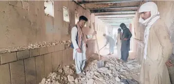  ?? SIDIQULLAH KHAN/AP ?? People inspect a mosque Friday following a suicide bombing in Kandahar, Afghanista­n.