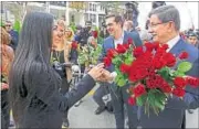  ?? REUTERS ?? Turkish PM Ahmet Davutoglu (right) and his Greek counterpar­t Alexis Tsipras (2nd right) present roses to women journalist­s on the Internatio­nal Women’s Day in Izmir, Turkey, on Tuesday.